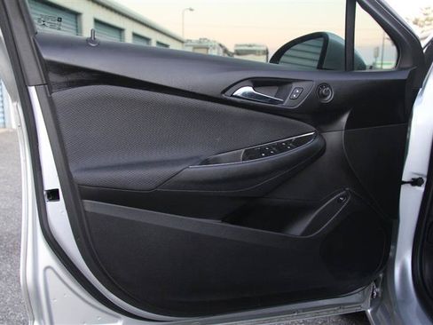 Used 2018 Chevrolet Cruze LT FWD image 13