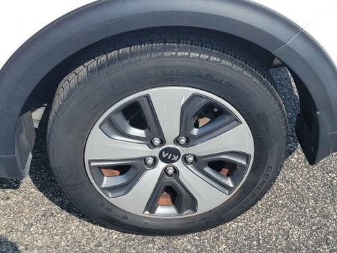 Used 2018 Kia Niro LX FWD image 13
