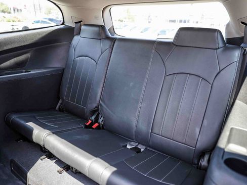 Used 2017 Chevrolet Traverse Premier FWD image 11