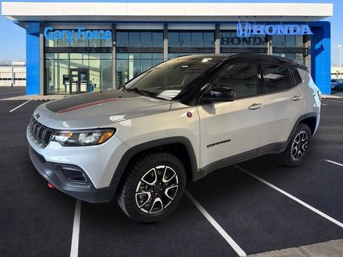 Used 2026 Jeep Compass Trailhawk AWD/4WD image 4