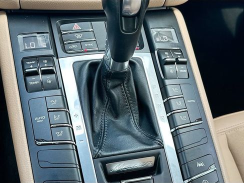 Used 2021 Porsche Macan image 22