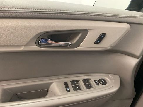 Used 2017 Chevrolet Traverse LT image 16