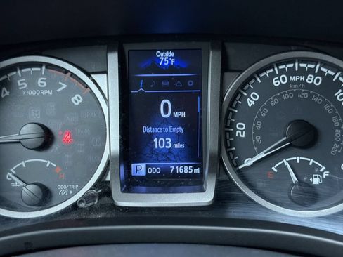 Used 2017 Toyota Tacoma SR5 w/ Tow Package AWD/4WD image 23