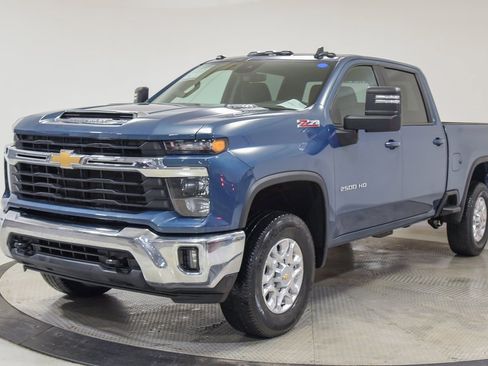 Used 2024 Chevrolet Silverado 2500 LT w/ Convenience Package image 6