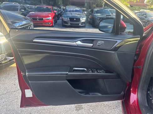 Used 2019 Ford Fusion Titanium AWD/4WD image 18