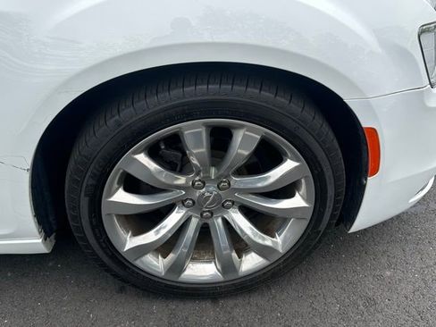 Used 2019 Chrysler 300 Limited RWD image 13