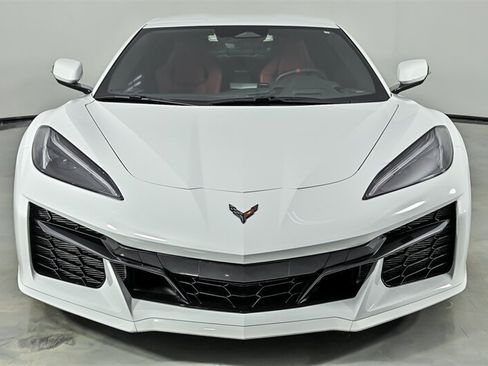 Used 2025 Chevrolet Corvette Z06 RWD image 4