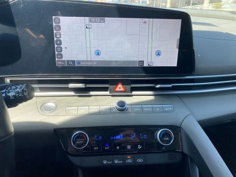Used 2024 Hyundai Elantra SEL FWD image 14