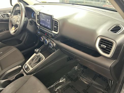 Used 2025 Hyundai Venue SEL FWD image 28