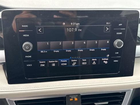 Used 2025 Volkswagen Taos SE FWD image 23