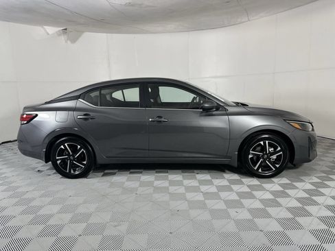 Used 2025 Nissan Sentra SV FWD image 9
