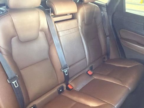 Used 2018 Volvo XC60 T5 Momentum w/ Vision Package image 34