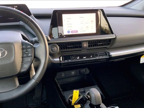 Used 2025 Toyota Prius LE FWD image 7