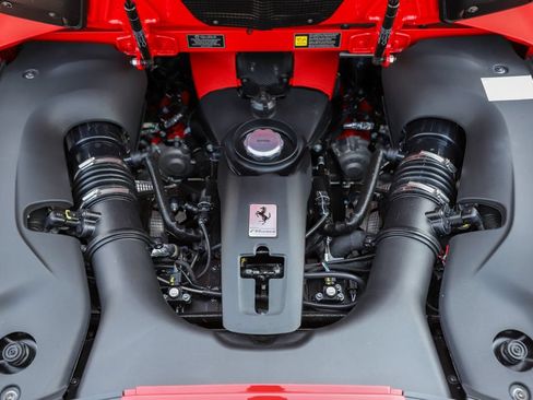 Certified 2022 Ferrari F8 Tributo RWD image 13