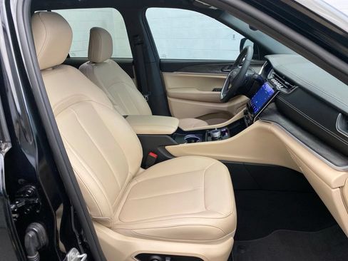 Certified 2024 Jeep Grand Cherokee Limited AWD/4WD image 25