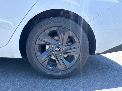 Used 2022 Hyundai Elantra Blue w/ Preferred Accessory Package FWD image 9