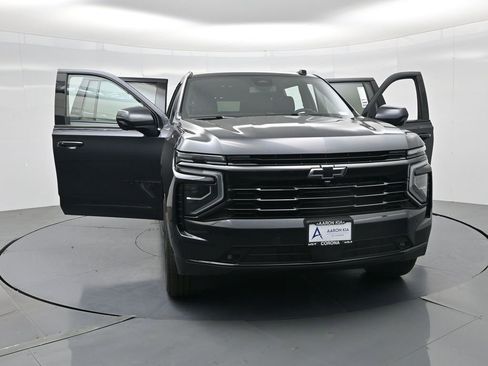 Used 2025 Chevrolet Suburban RST image 24