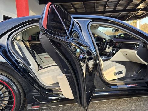 Used 2020 Bentley Flying Spur W12 image 28
