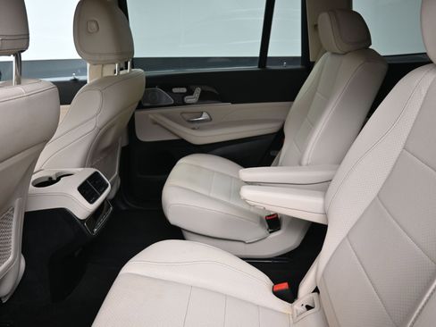 Used 2021 Mercedes-Benz GLS 450 4MATIC image 29