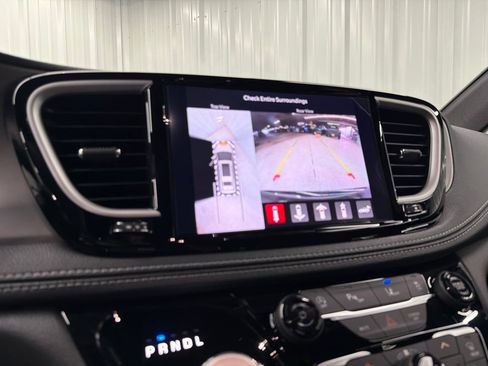 New 2027 Chrysler Pacifica Limited FWD image 21