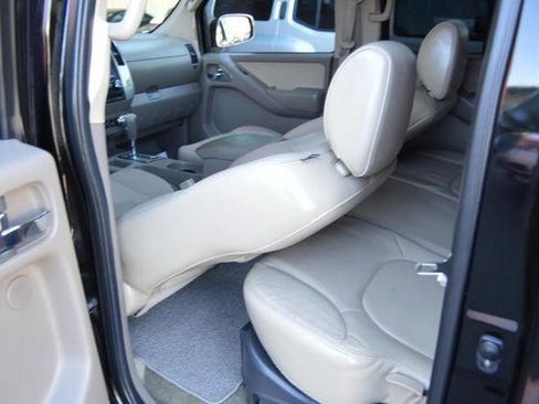 Used 2012 Nissan Frontier SL w/ Moonroof Pkg image 39