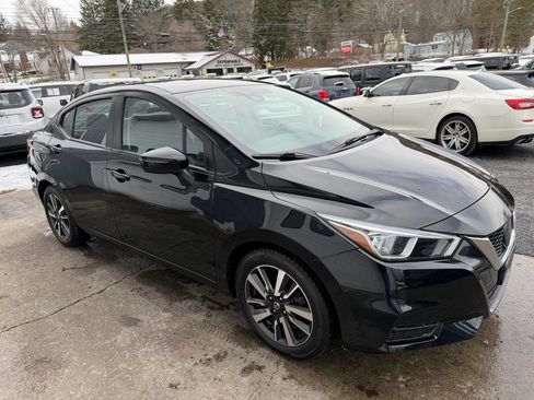 Used 2021 Nissan Versa SV image 3