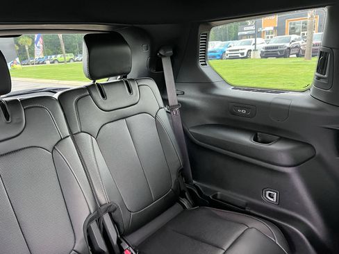 Used 2024 Jeep Grand Cherokee L Limited w/ Luxury Tech Group II RWD image 13