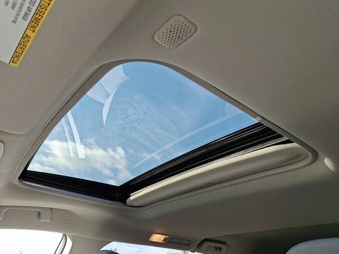 Certified 2023 Toyota Sienna LE image 15