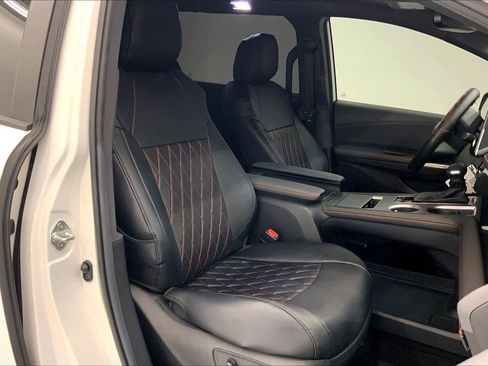 Used 2024 Toyota Sienna XSE image 11