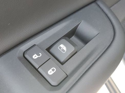 New 2025 Jeep Grand Cherokee Altitude image 17