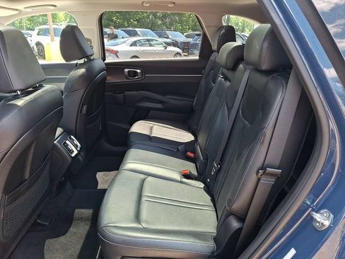 Certified 2024 Kia Sorento S w/ Panoramic Sunroof Package AWD/4WD image 11