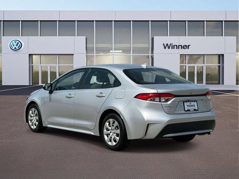 Used 2020 Toyota Corolla LE FWD image 3