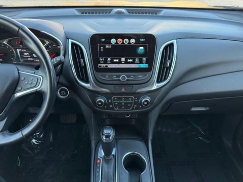 Used 2018 Chevrolet Equinox LT w/ Sun & Infotainment Package AWD/4WD image 2