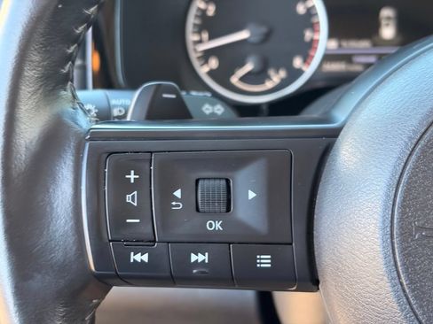 Certified 2025 Nissan Pathfinder SV FWD image 28