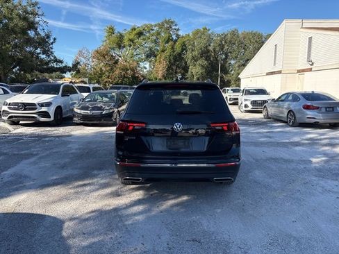 Used 2020 Volkswagen Tiguan SE w/ Panoramic Sunroof Package image 18