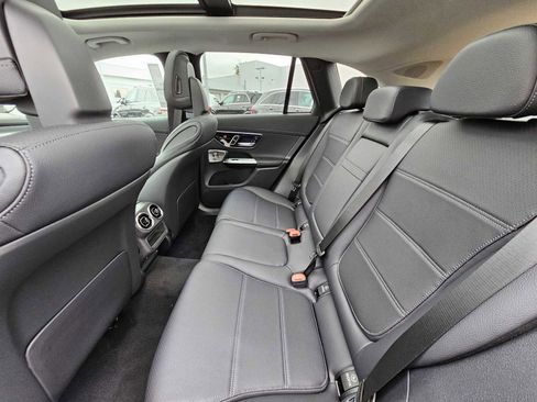 Used 2023 Mercedes-Benz GLC 300 4MATIC image 37