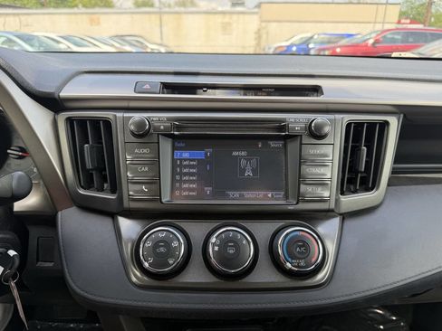 Used 2015 Toyota RAV4 LE FWD image 17