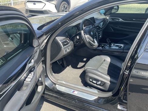 Used 2019 BMW 750i xDrive w/ M Sport Package AWD/4WD image 4