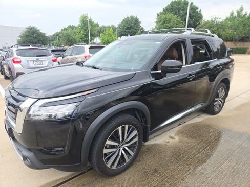 Used 2022 Nissan Pathfinder Platinum w/ Cargo Package FWD image 6