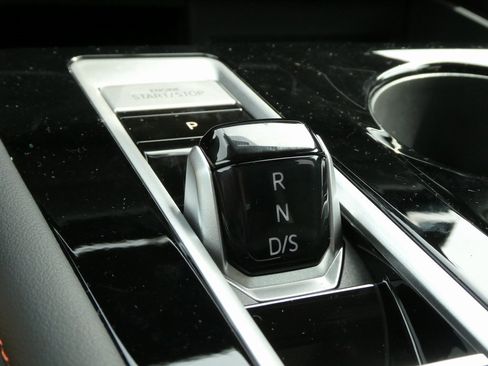 New 2025 Volkswagen Atlas Peak Edition SE image 16