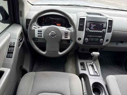 Used 2018 Nissan Frontier SV RWD image 11