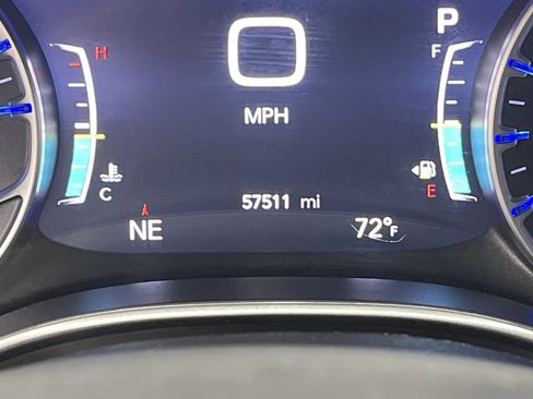 Used 2024 Chrysler Pacifica Touring-L image 16