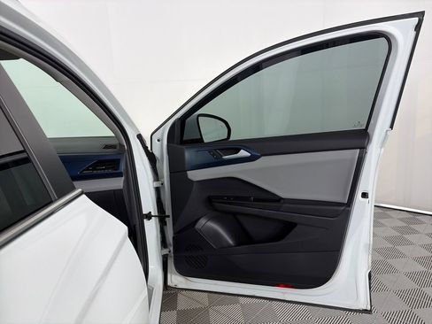 Used 2022 Volkswagen Taos SE image 30