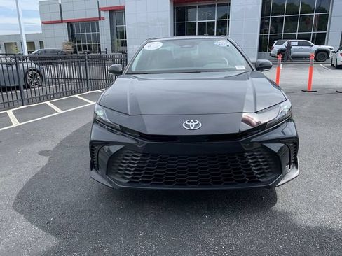 Used 2026 Toyota Camry SE w/ Convenience Package FWD image 3
