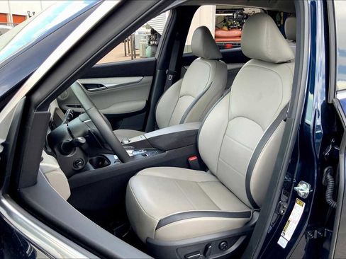 Used 2024 INFINITI QX50 Sensory image 7