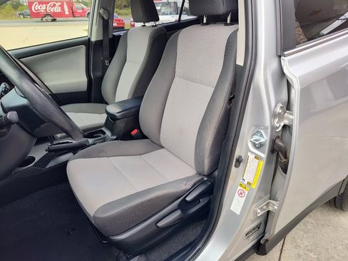 Used 2015 Toyota RAV4 LE image 16