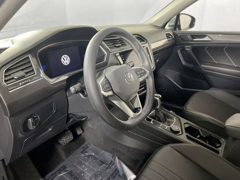 Used 2022 Volkswagen Tiguan SE AWD/4WD image 9