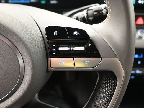 Used 2025 Hyundai Elantra SEL FWD image 23