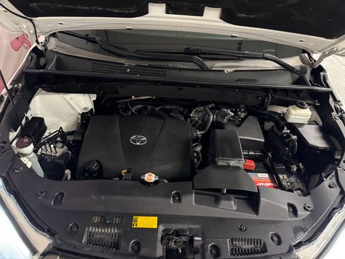 Used 2019 Toyota Highlander XLE image 6