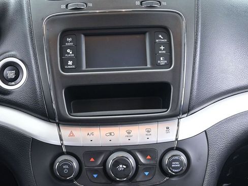 Used 2020 Dodge Journey SE w/ SE Popular Equipment Group FWD image 27